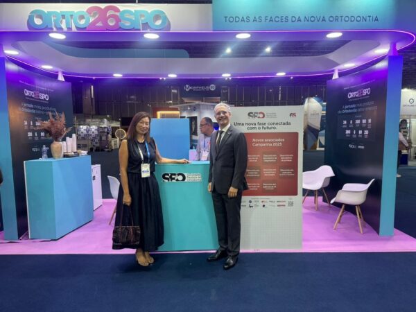 02spo Soo Young Kim Weffort, presidente da SPO, e Julio Gurgel, presidente do Orto26-SPO, no Congresso Internacional de Ortodontia.