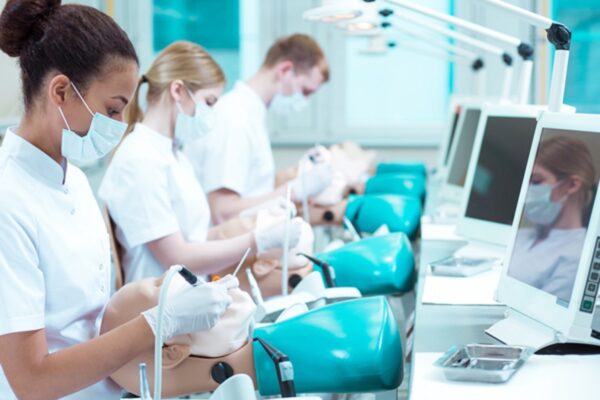 shutterstock_505697782_universidades de odontologia